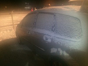 Kom lite snö på bilen medan jag och Markus var ute och tränade.