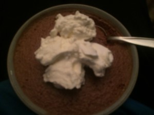 Chokladpudding med vispgrädde till efterrätt........blev två såna stora portioner till mig. :)
