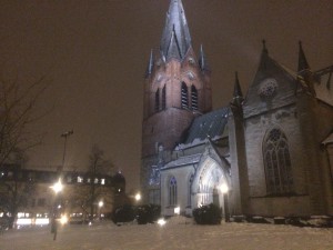 Gick till och från föreläsningen ca: 2,5 km. Fick reda på att det var väldigt bra att vara aktiv mellan träningspass och rent allmänt för den delen också. Gick förbi en fin kyrka.