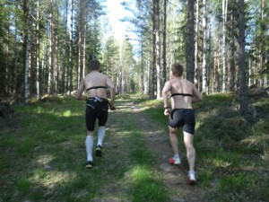 Jag och Gustaf i en av många backar,första passet utan tröja i år, skönt! Foto: Oskar Henriksson