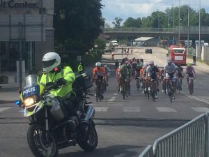 Täten i cykelloppet, Rickard var med men Henry kraschade tyvärr strax innan mål men var inte långt efter.