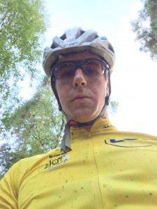 Lita skit blev man allt. Känner mig inte alls så bra som att använda den gula Tour de France ledartröja. Men känner att jag blir lite mer aggressivare och vågar mer utför under detta pass än förra. Tror jag har stor nytta att våga mer nerför även vintertid.