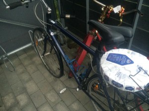 Min "vanliga" cykel, bra att ha en cykel under femsiffriga belopp iaf. Bra med pakethållare med, passar perfekt för ett paket knäckebröd.